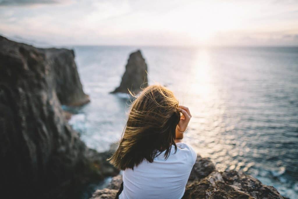 water-travel-reflection-sea-sunset-ocean-hair-girl-woman-relax-hope-hairstyle-thinking_t20_XzpbyV